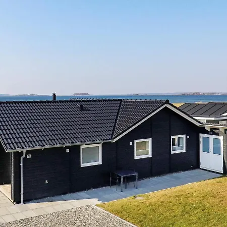 7 Person Holiday In 펜션 Fåborg
